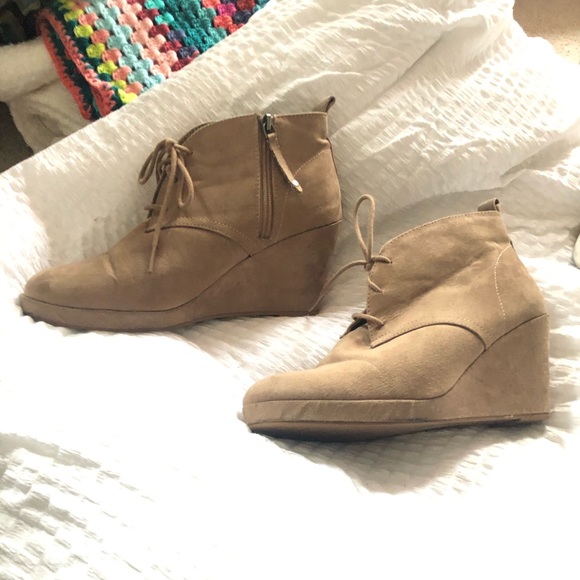 Dolce Vita Tan Suede Booties 9.5W - Picture 3 of 5